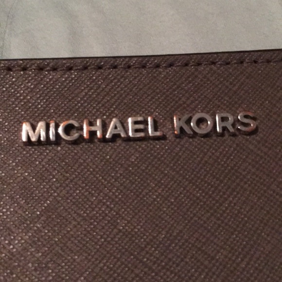 Michael Kors wristlet wallet - Picture 2 of 5
